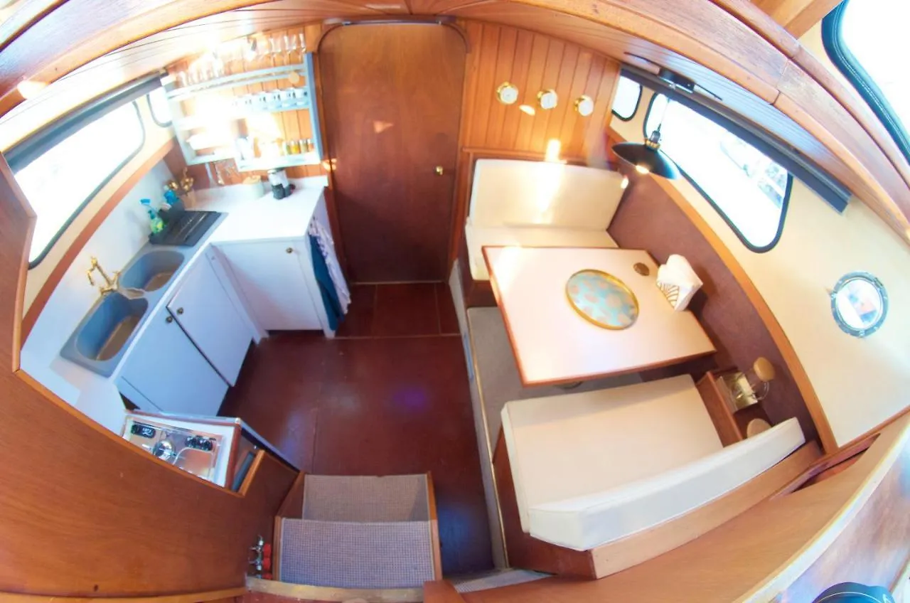Homeboat-Bateau Hotel Γενεύη 4*,