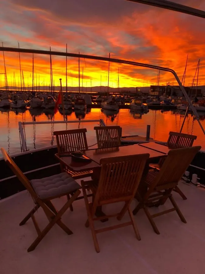 Homeboat-Bateau Hotel Geneva Switzerland
