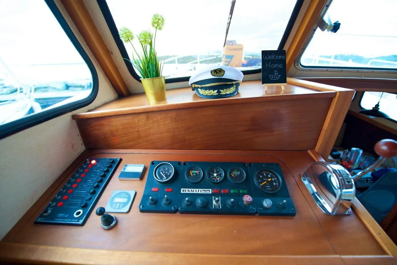 Homeboat-Bateau Hotel Geneva