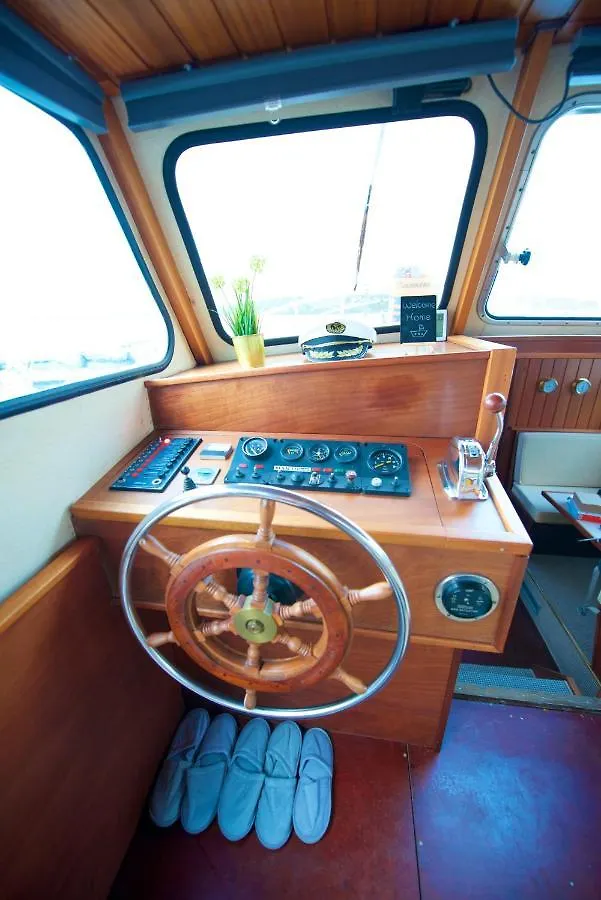 Homeboat-Bateau Hotel Geneva