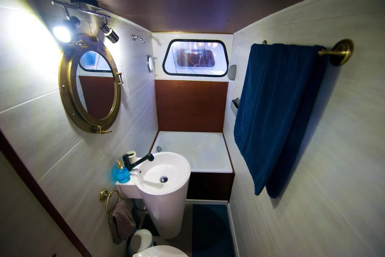 Homeboat-Bateau Hotel Geneva 4*,